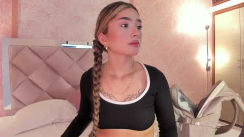 Snapshot of ariana_villada chatting on October 18, 12:13 am Ari online show from October 18, 12:13 am