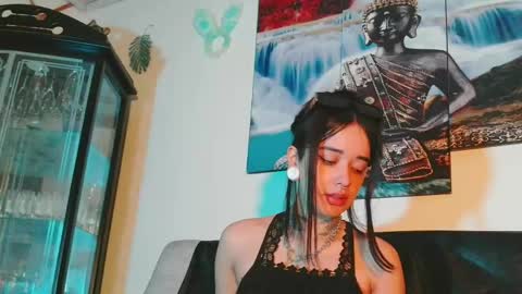 Snapshot of ariana_whitee chatting on May 10, 9:03 am ariana_whitee online show from May 10, 9:03 am