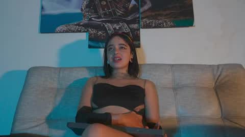 Snapshot of ariana_whitee chatting on May 31, 8:10 am ariana_whitee online show from May 31, 8:10 am