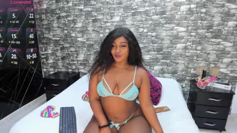 Snapshot of arianaablack chatting on December 19, 12:34 pm Ariana online show from December 19, 12:34 pm