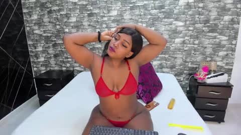 Snapshot of arianaablack chatting on January 7, 12:09 pm Ariana online show from January 7, 12:09 pm