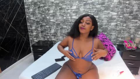 Snapshot of arianaablack chatting on January 26, 12:11 pm Ariana online show from January 26, 12:11 pm