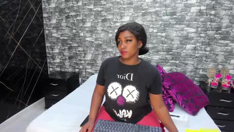 Snapshot of arianaablack chatting on February 2, 12:13 pm Ariana online show from February 2, 12:13 pm