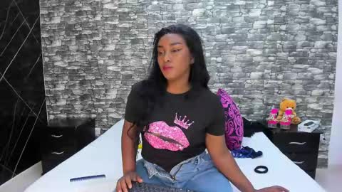 Snapshot of arianaablack chatting on February 12, 12:01 pm Ariana online show from February 12, 12:01 pm