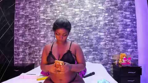 Snapshot of arianaablack chatting on February 14, 12:14 pm Ariana online show from February 14, 12:14 pm