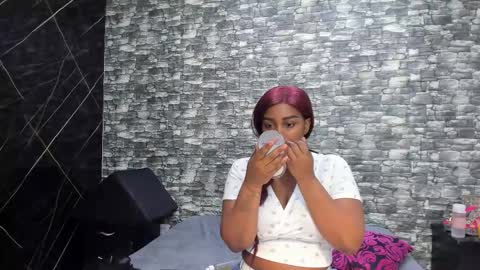 Snapshot of arianaablack chatting on October 18, 12:06 pm Ariana online show from October 18, 12:06 pm