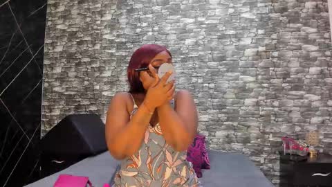 Snapshot of arianaablack chatting on October 22, 12:05 pm Ariana online show from October 22, 12:05 pm