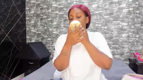 Snapshot of arianaablack chatting on October 23, 12:04 pm Ariana online show from October 23, 12:04 pm