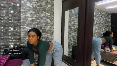 Snapshot of arianaablack chatting on October 31, 12:06 pm Ariana online show from October 31, 12:06 pm