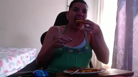 Snapshot of ariannaloovel chatting on September 29, 6:24 pm ariannaloovel online show from September 29, 6:24 pm