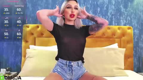 Snapshot of ariannalure chatting on October 15, 6:19 pm Arianna online show from October 15, 6:19 pm