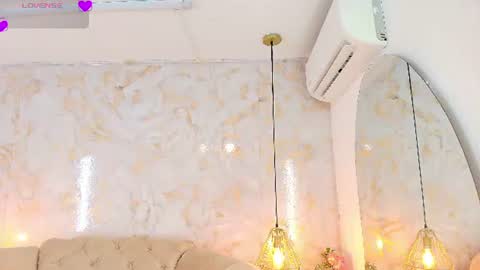 Snapshot of ariannaruiz chatting on August 4, 12:19 pm Arianna online show from August 4, 12:19 pm