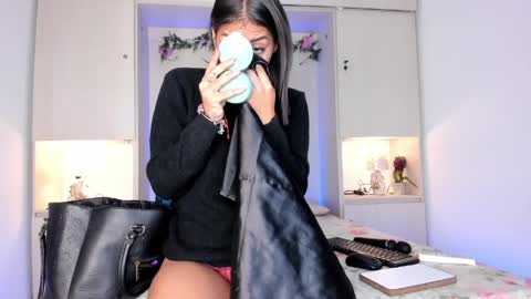 ariannavega_ online show from June 1, 11:45 am