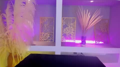 ariarusso_ online show from February 1, 5:33 pm