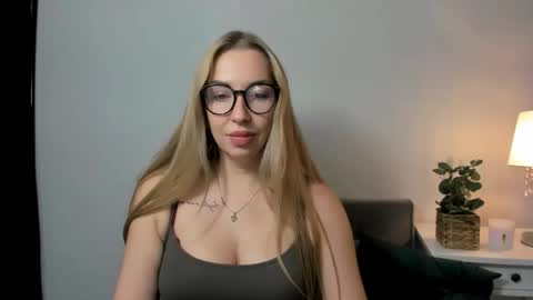 Aria online show from September 25, 3:16 pm