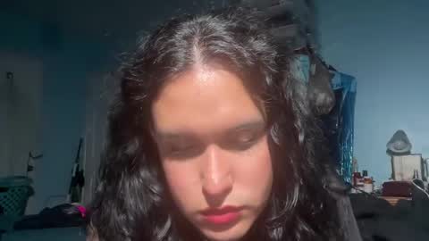 Snapshot of ariawestlove chatting on December 5, 5:59 am Aria online show from December 5, 5:59 am