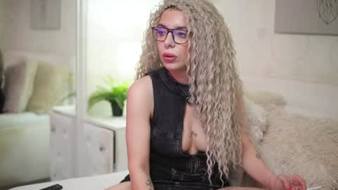  Aria  online show from April 14, 8:59 pm