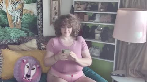 Snapshot of arielabai chatting on October 14, 6:42 pm Arielle Ari online show from October 14, 6:42 pm