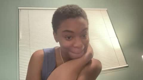 Snapshot of arielbliss69 chatting on June 2, 3:30 am arielbliss69 online show from June 2, 3:30 am
