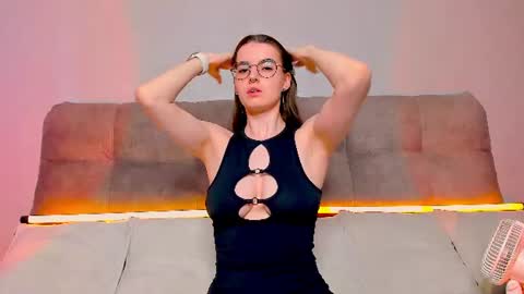 Snapshot of ariellateska chatting on July 14, 3:33 am Ariella online show from July 14, 3:33 am