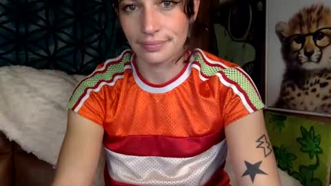 Snapshot of arielwyld chatting on December 12, 4:26 am ariel colin when hes here online show from December 12, 4:26 am