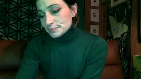 Snapshot of arielwyld chatting on December 18, 12:32 am ariel colin when hes here online show from December 18, 12:32 am