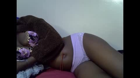 Snapshot of aries_eve chatting on December 14, 1:00 am aries_eve online show from December 14, 1:00 am