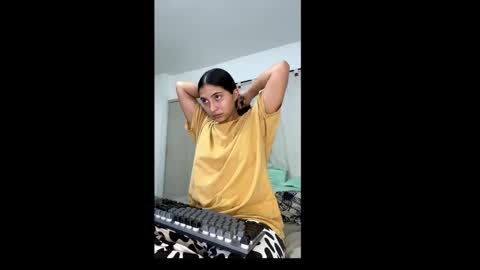 Snapshot of aries_plays chatting on December 16, 12:21 pm aries_plays online show from December 16, 12:21 pm