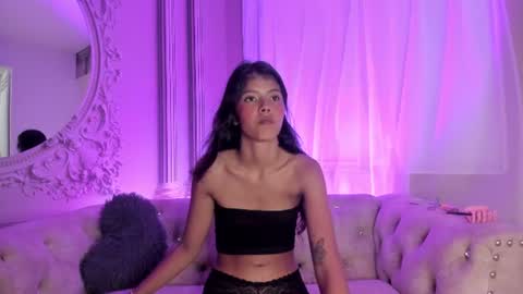 Snapshot of arietta_skinny chatting on June 25, 9:19 pm Arietta online show from June 25, 9:19 pm