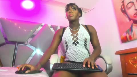 Snapshot of arii_xxx chatting on December 8, 7:26 am ari 3 online show from December 8, 7:26 am