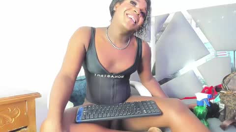 Snapshot of arii_xxx chatting on January 29, 7:46 am ari 3 online show from January 29, 7:46 am