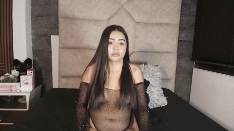 ariia_monroee online show from April 18, 1:31 am