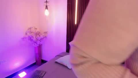  Arianna  online show from March 5, 2:02 pm