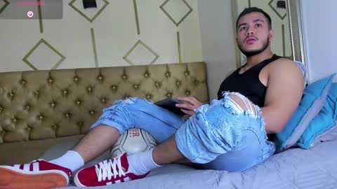 Snapshot of ariies13 chatting on September 19, 7:58 pm Ariies13 online show from September 19, 7:58 pm