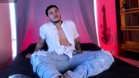 Snapshot of ariies13 chatting on November 18, 12:09 pm Ariies13 online show from November 18, 12:09 pm