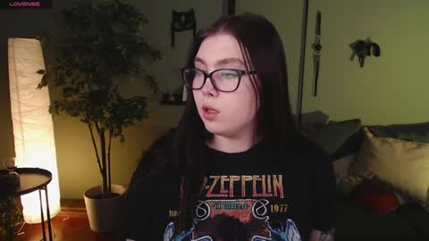 Snapshot of arizonaa_muse chatting on December 5, 12:22 pm Astrid online show from December 5, 12:22 pm