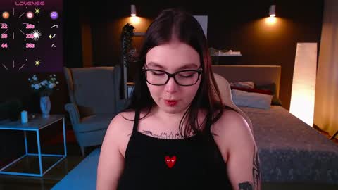 Snapshot of arizonaa_muse chatting on December 6, 12:27 pm Astrid online show from December 6, 12:27 pm