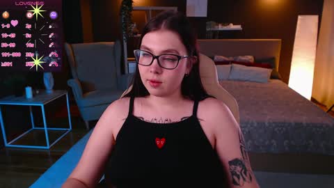 Snapshot of arizonaa_muse chatting on December 6, 3:33 pm Astrid online show from December 6, 3:33 pm