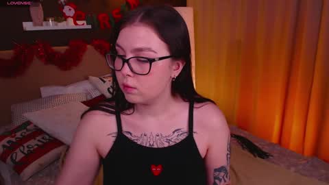Snapshot of arizonaa_muse chatting on December 28, 12:24 pm Astrid online show from December 28, 12:24 pm