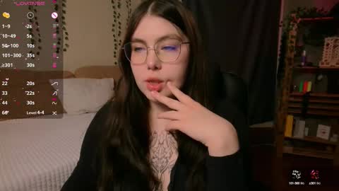 Snapshot of arizonaa_muse chatting on October 8, 1:47 am Astrid online show from October 8, 1:47 am