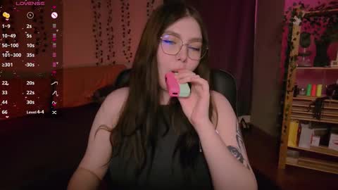 Snapshot of arizonaa_muse chatting on November 10, 1:59 am Astrid online show from November 10, 1:59 am