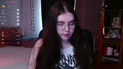 Snapshot of arizonaa_muse chatting on June 9, 7:42 am Astrid online show from June 9, 7:42 am