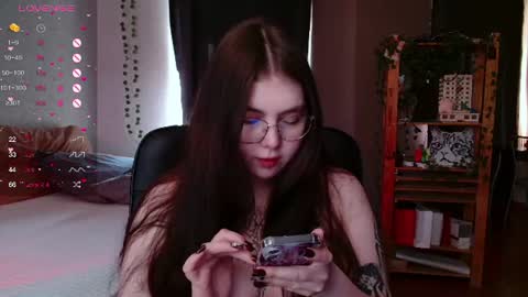 Snapshot of arizonaa_muse chatting on June 13, 10:57 am Astrid online show from June 13, 10:57 am