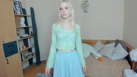 Snapshot of arlavitullo chatting on May 23, 8:29 am Emily online show from May 23, 8:29 am