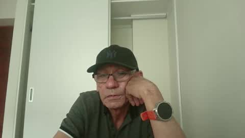 Snapshot of armaduradeacero chatting on June 7, 9:51 pm armaduradeacero online show from June 7, 9:51 pm