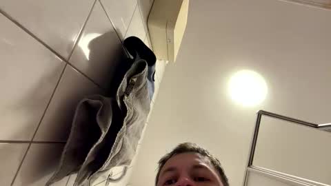 armyskater32 online show from April 8, 9:04 pm