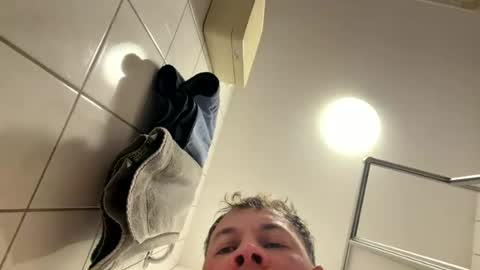 armyskater32 online show from July 28, 9:03 pm