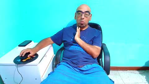 arnelux72 online show from February 8, 5:22 am