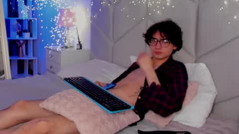 Arnold online show from December 15, 4:04 pm