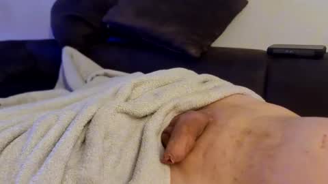 Snapshot of arok73 chatting on April 14, 8:59 pm Arok online show from April 14, 8:59 pm